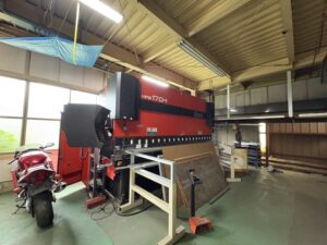 AMADA HFB1704 プレスブレーキ(中古)